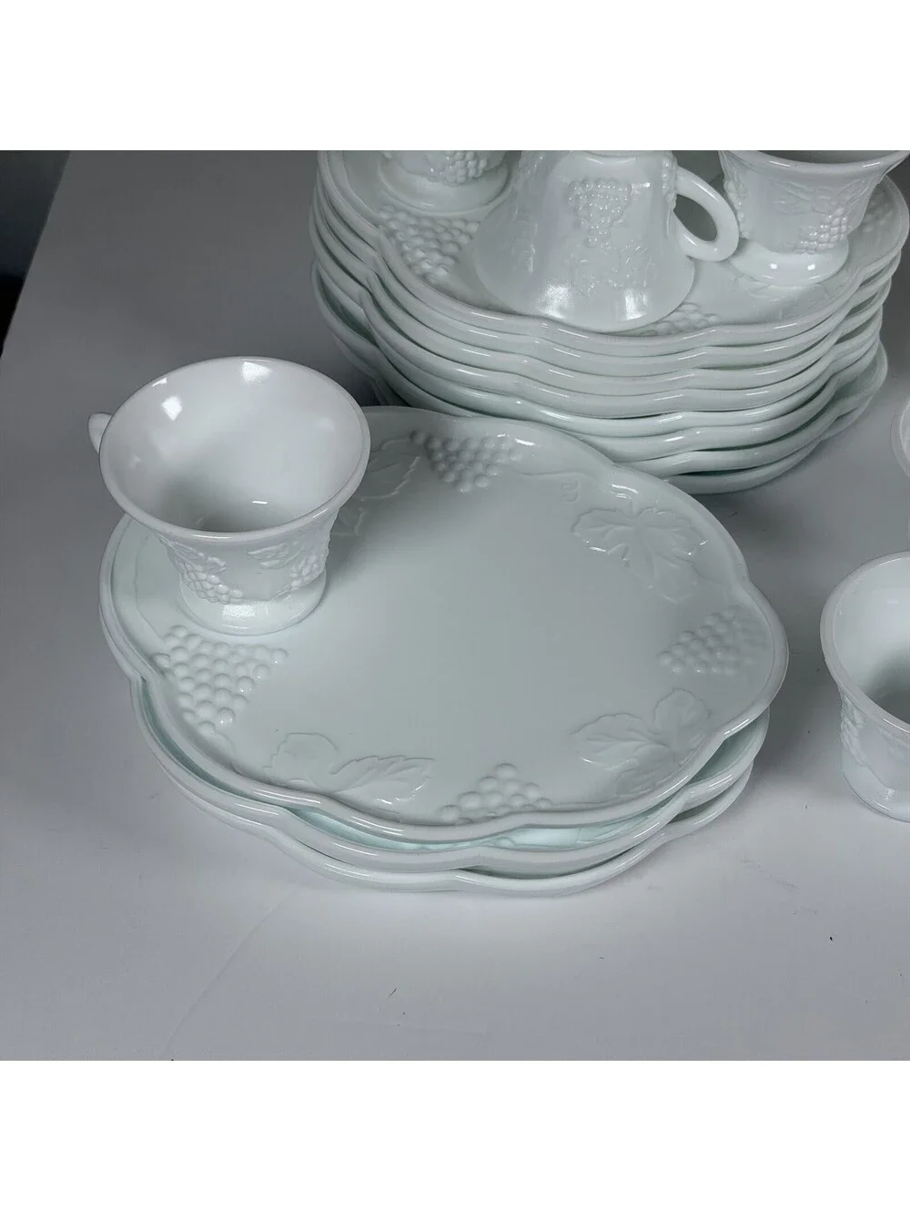 Vintage Imperial Glass Milk Glass Harvest Grape 28pc Set S-3 White Dinnerware